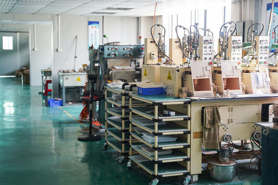 In het groot van het de cameragezoem van de fabrieksdouane universele van de de nadruklaser de collimatielens